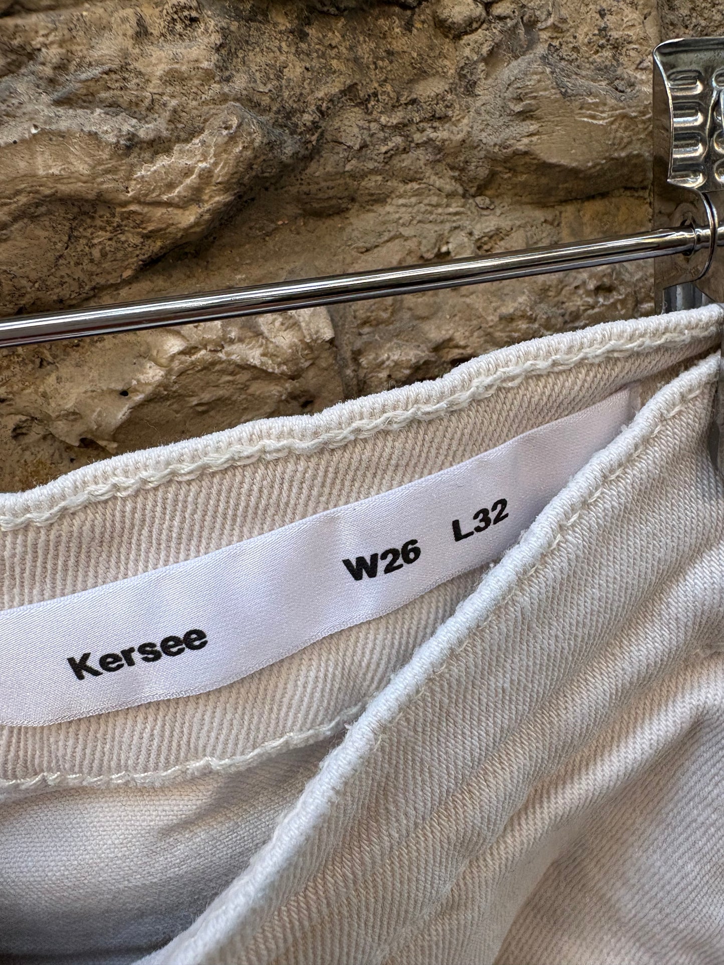 TOMORROW. Denim pata ancha en crudo