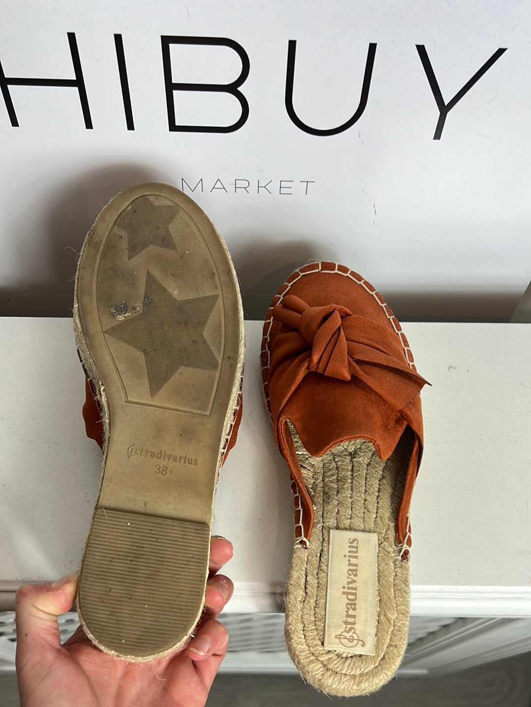 STRADIVARIUS . Sandalia esparto plana color caldera. T 38