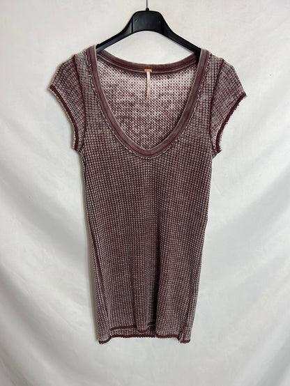 FREE PEOPLE. Textured burgundy T-shirt. TS