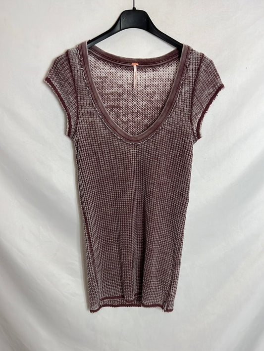 FREE PEOPLE. Textured burgundy T-shirt. TS