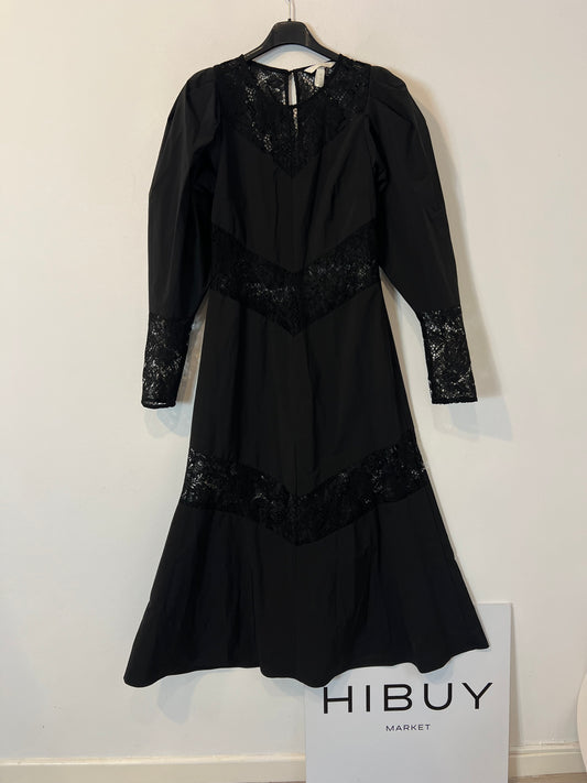H&M. Vestido largo negro con encaje