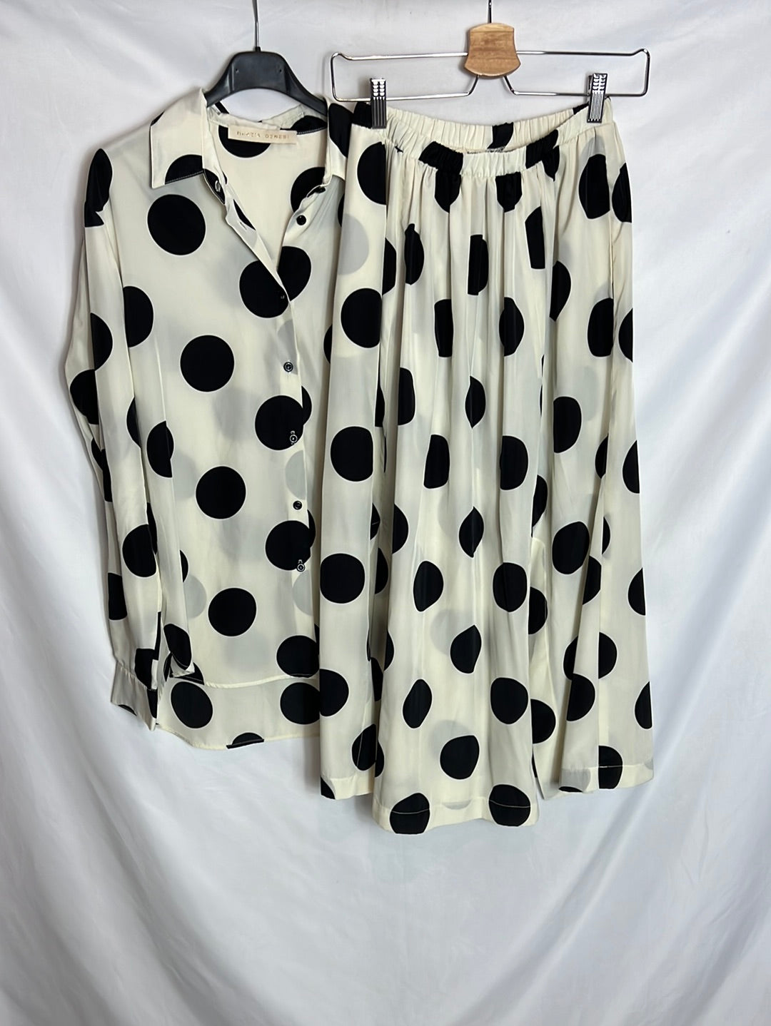 MARZIA GENESI. Total look skirt and silk blouse with polka dots. T 38/40