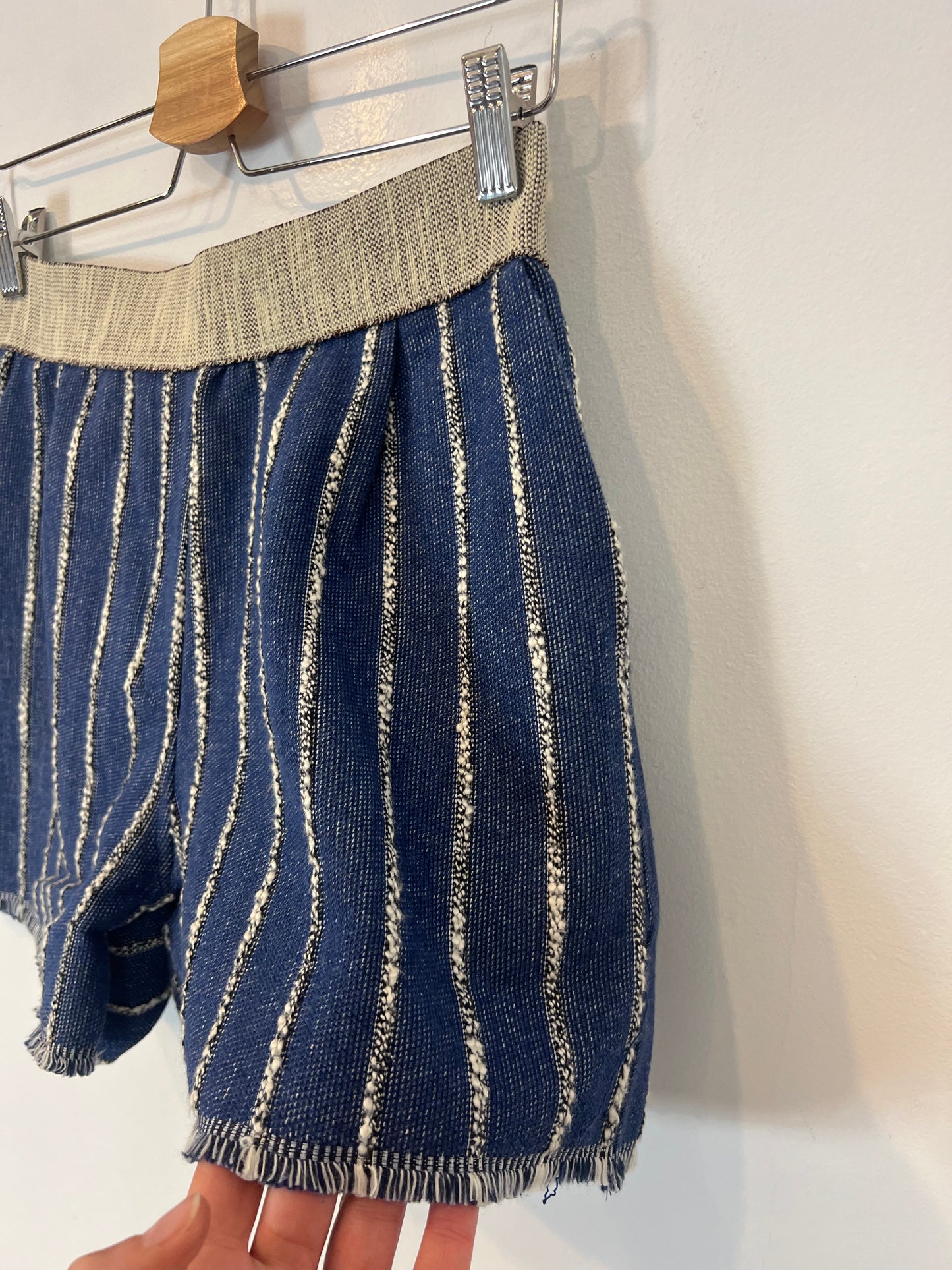 GUITARE. Conjunto chaleco y bermudas rayas T.M