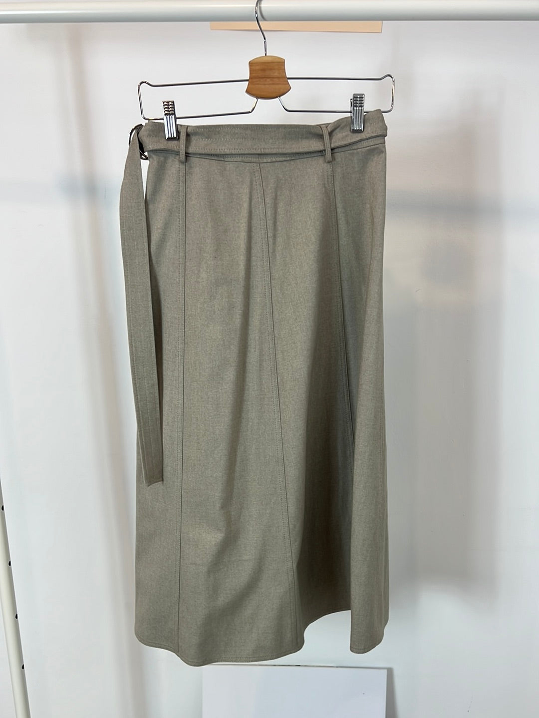 ZARA. Falda midi beige efecto pareo bolsillo. T XS