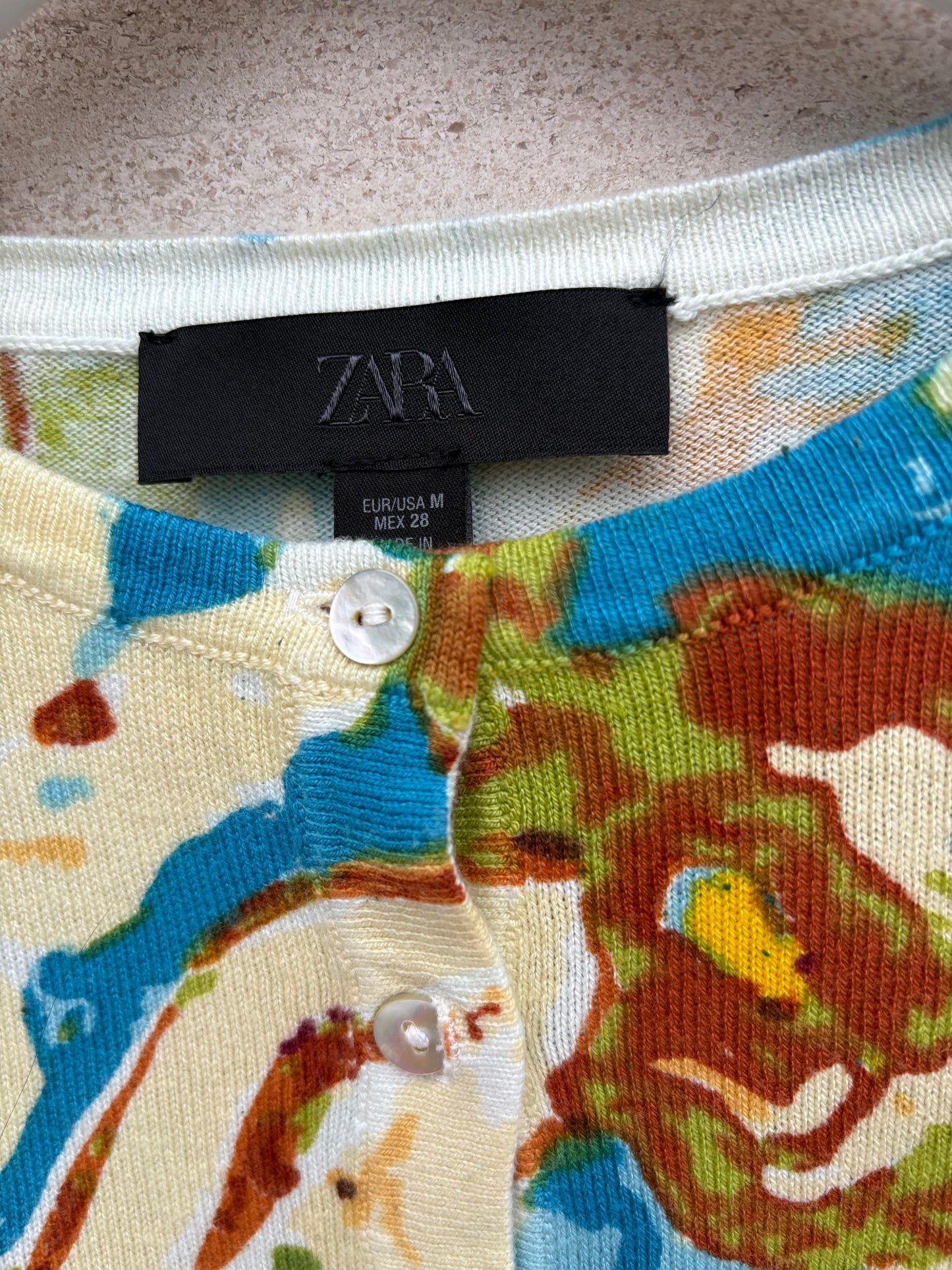 ZARA. Chaqueta punto estampada