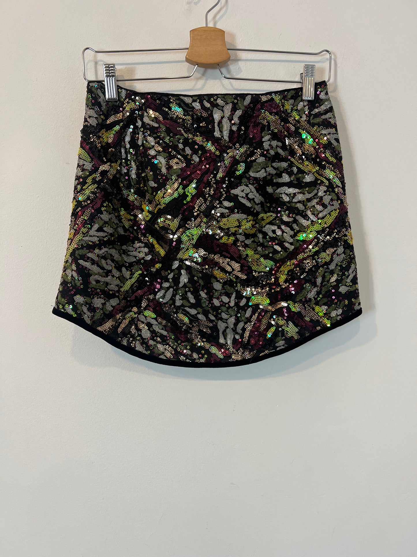 ZARA. Falda corta lentejuelas