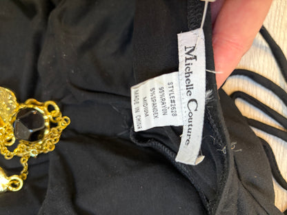 MICHELLE COUTURE. Vestido corto detalle escote