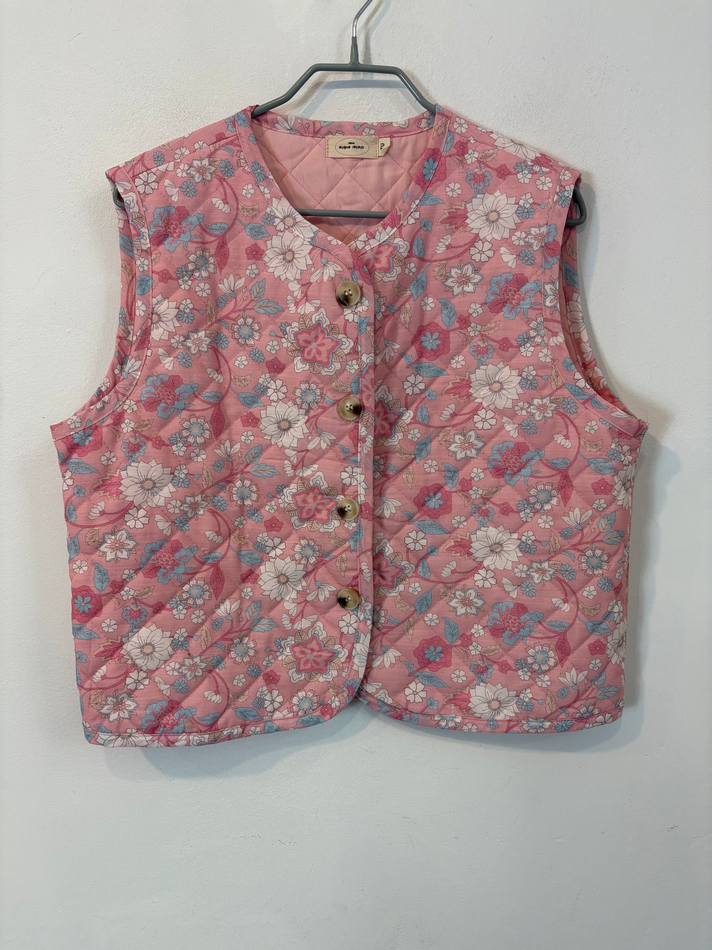 ATELIER EVÉNE Paris. Chaleco textura rosa estampado