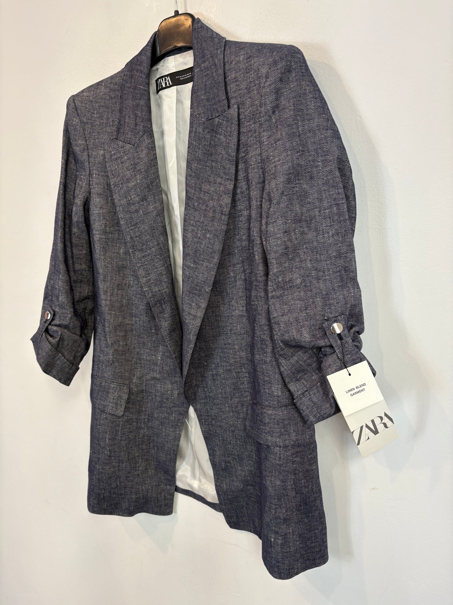 ZARA. Blazer azul jaspeada con lino