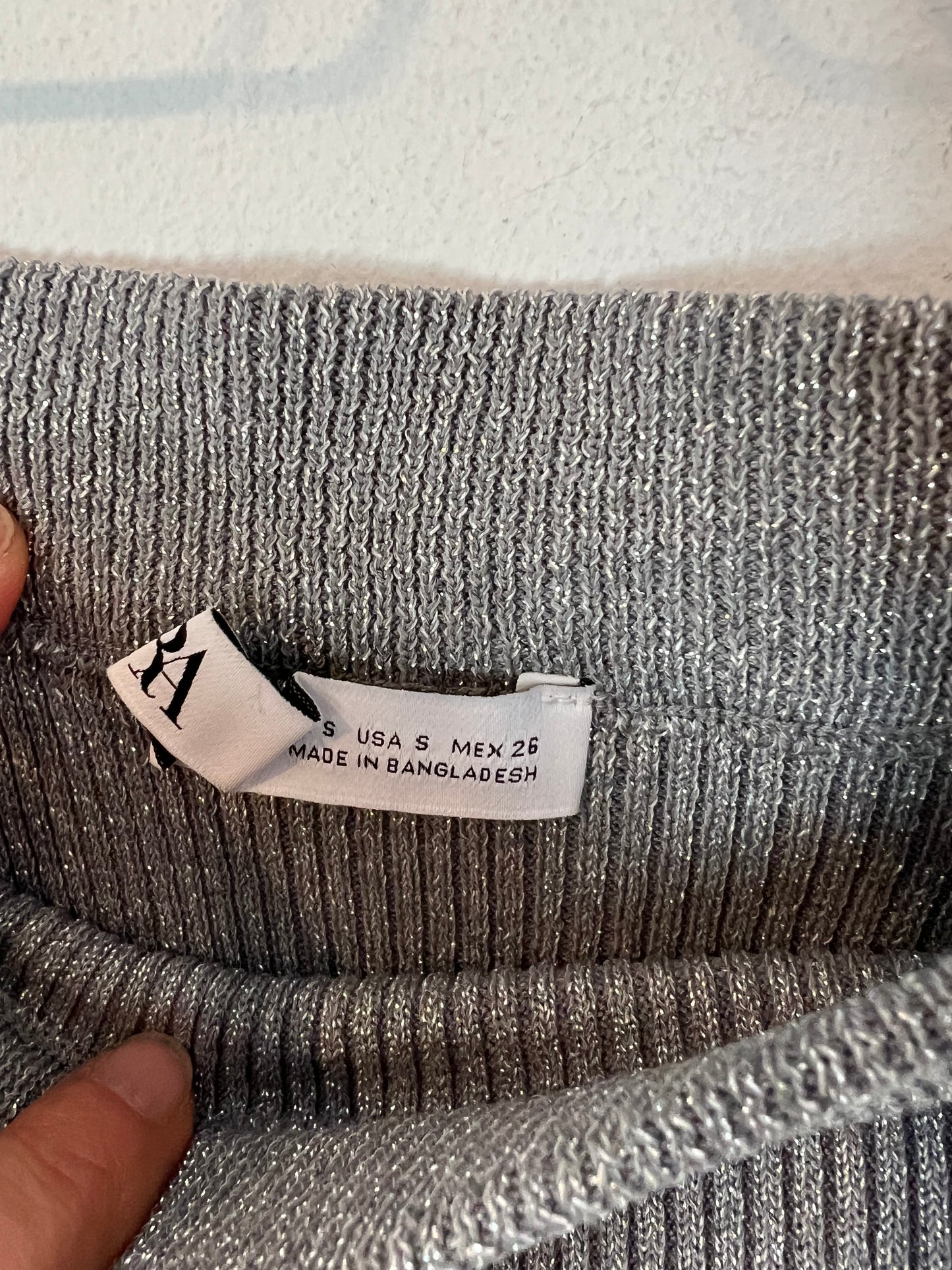 ZARA. Falda midi gris hilos T.s