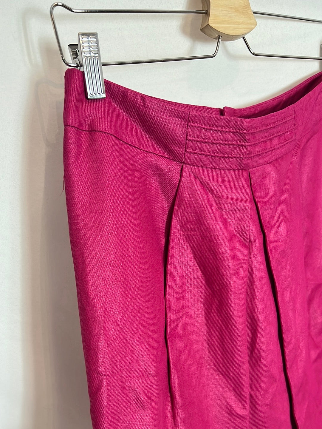 YERA. Falda midi lino rosa. T 40