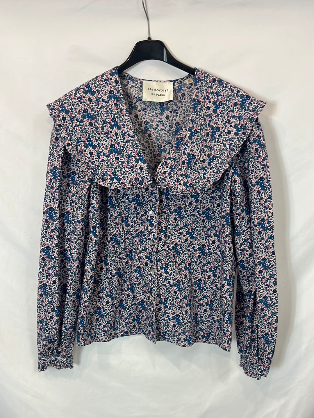LES COYOTES DE PARIS. blusa azul flores T.38