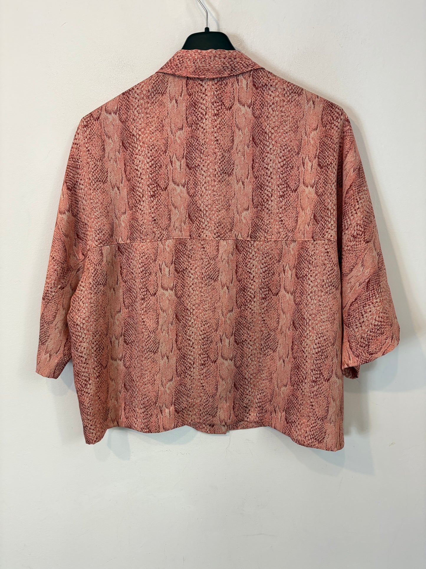 MANGO. Blusa fluida tonos rosa