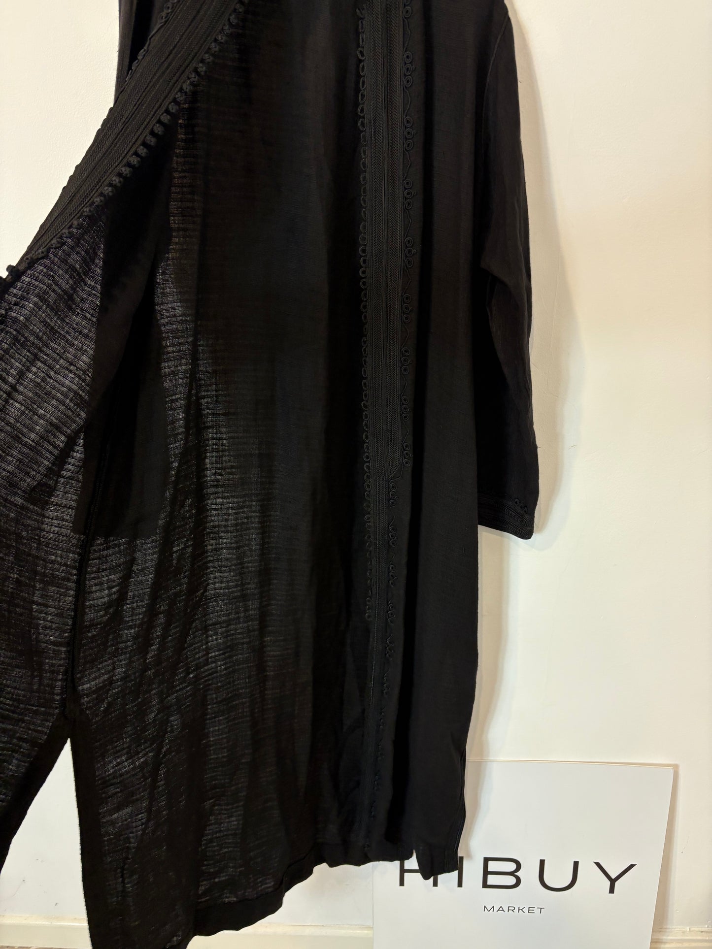 CHEZ BELHAJ. Chaqueta larga/chilaba negra