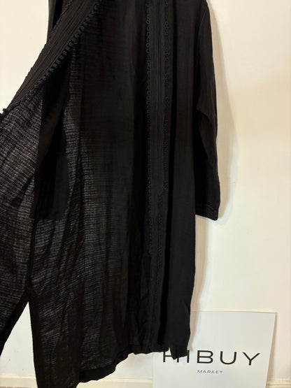 CHEZ BELHAJ. Chaqueta larga/chilaba negra