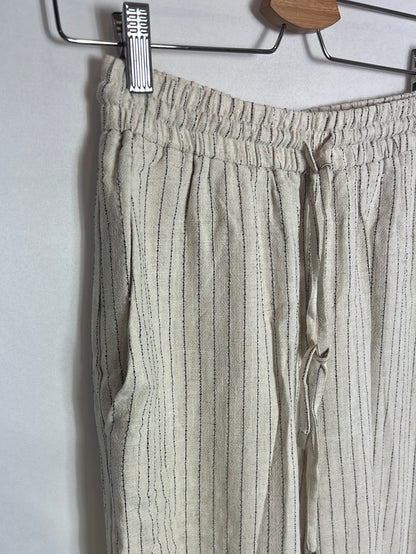 ZARA. Pantalón textura fluido rayas. T XS