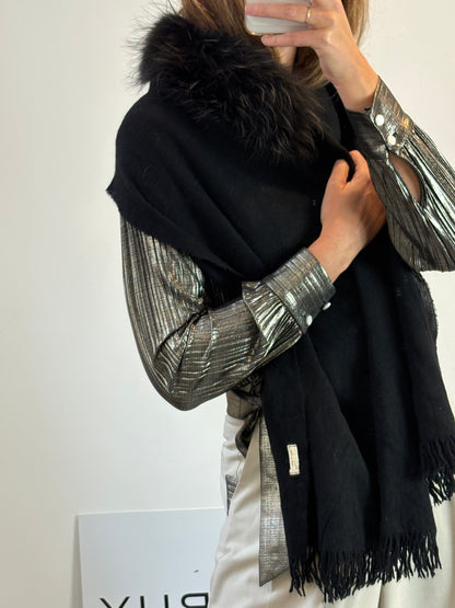 FALCONERI. Bufanda negra con pelo natural