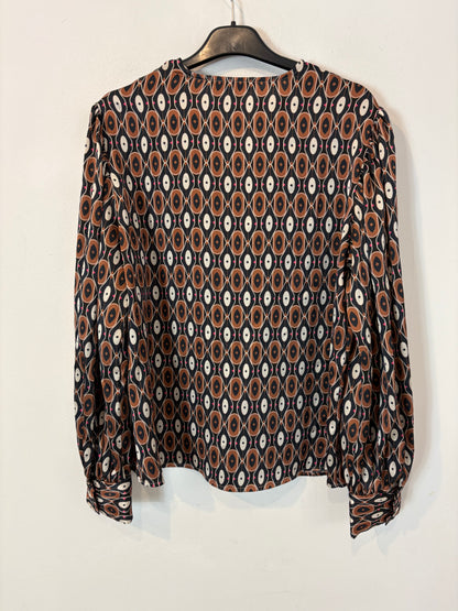 VILAGALLO. Total look fluido estampado geométrico