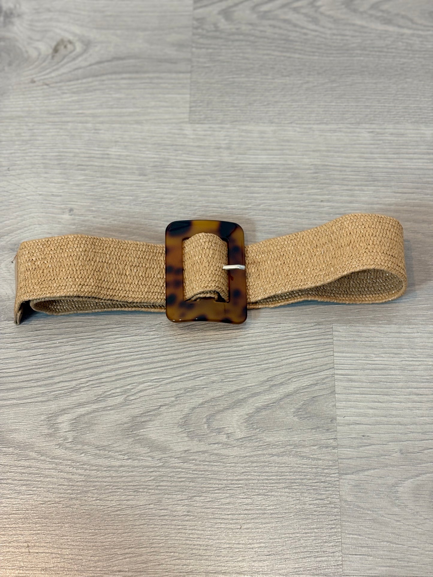 OTRAS. Cinturón rafia hebilla efecto nácar