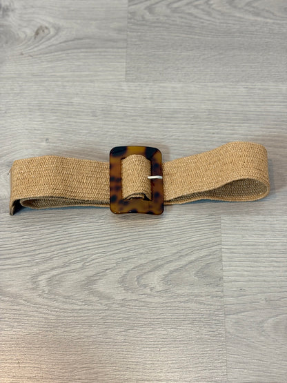 OTRAS. Cinturón rafia hebilla efecto nácar