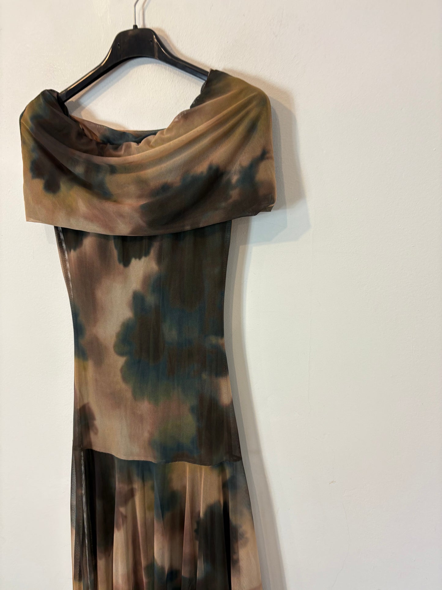 JUAN AVELLANEDA. Vestido largo tul elástico