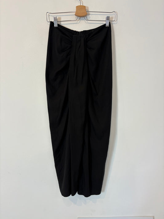 DISSH. Falda negra detalle