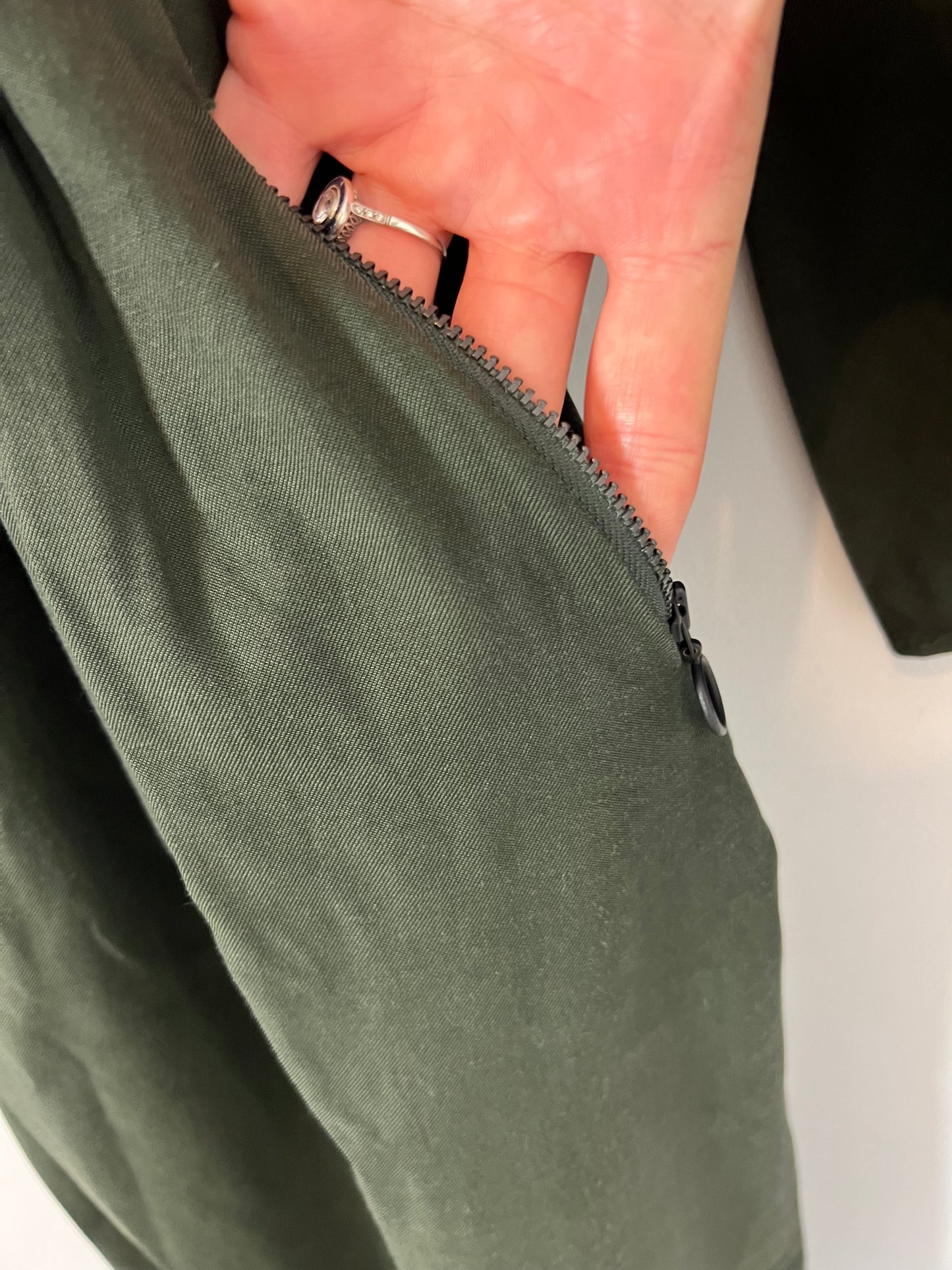 CORTANA. Mono verde militar T.36