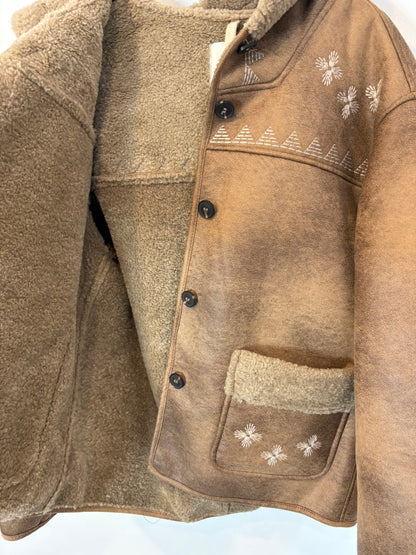 INTROPIA. Abrigo doble faz bordados