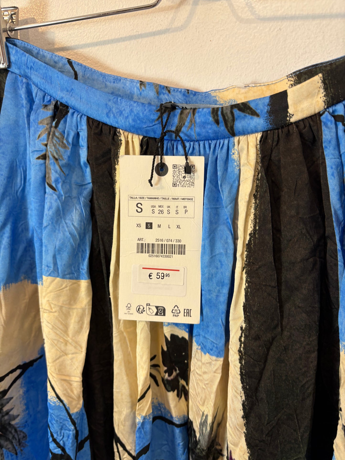 ZARA. Falda midi palmeras