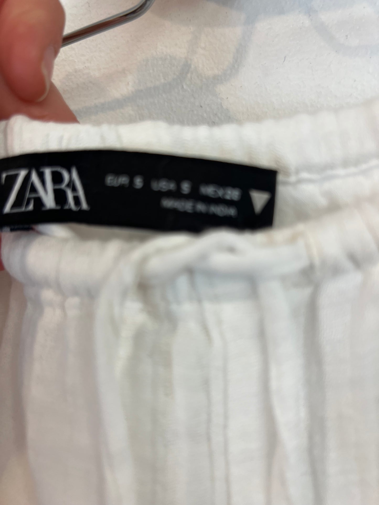 ZARA. Pantalón corto blanco algodón T.s