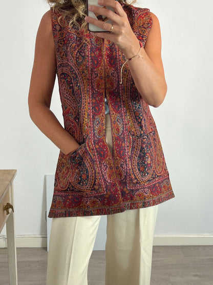 OTRAS. Chaleco estampado burdeos T.L