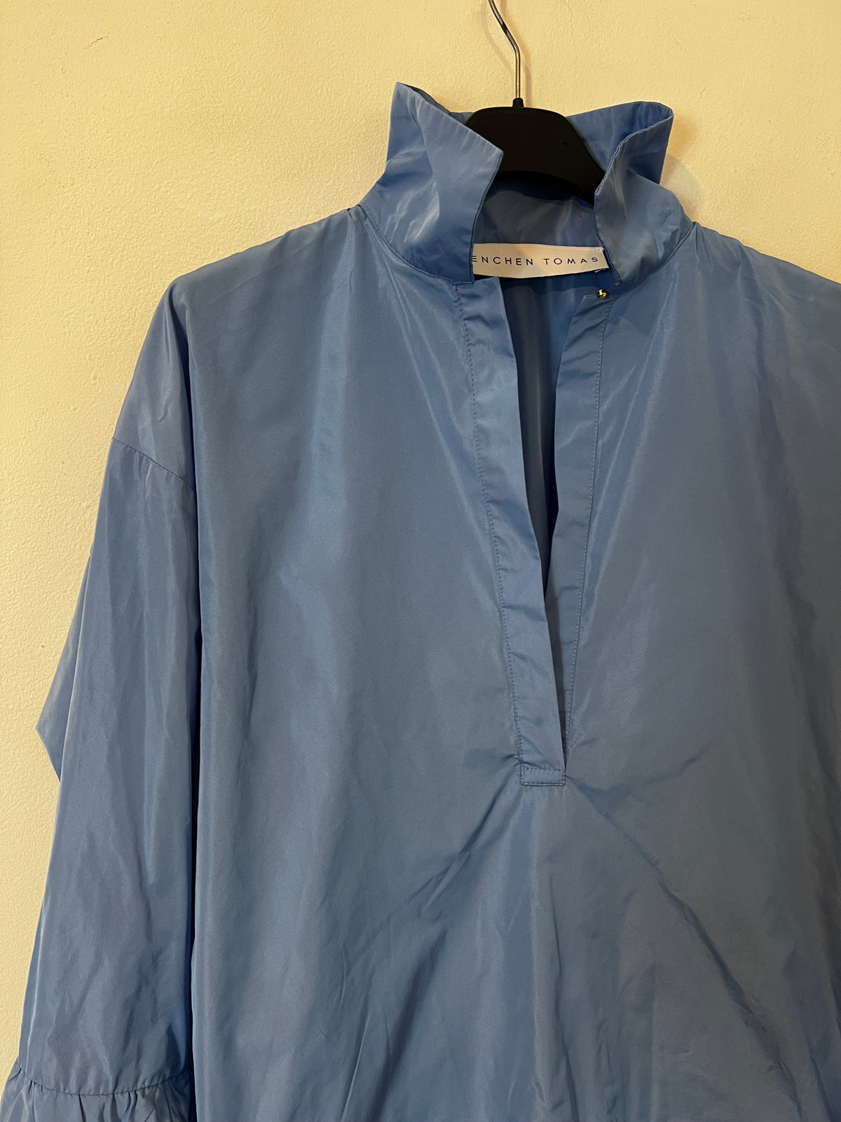 MENHCEN TOMAS. Blusa azul textura