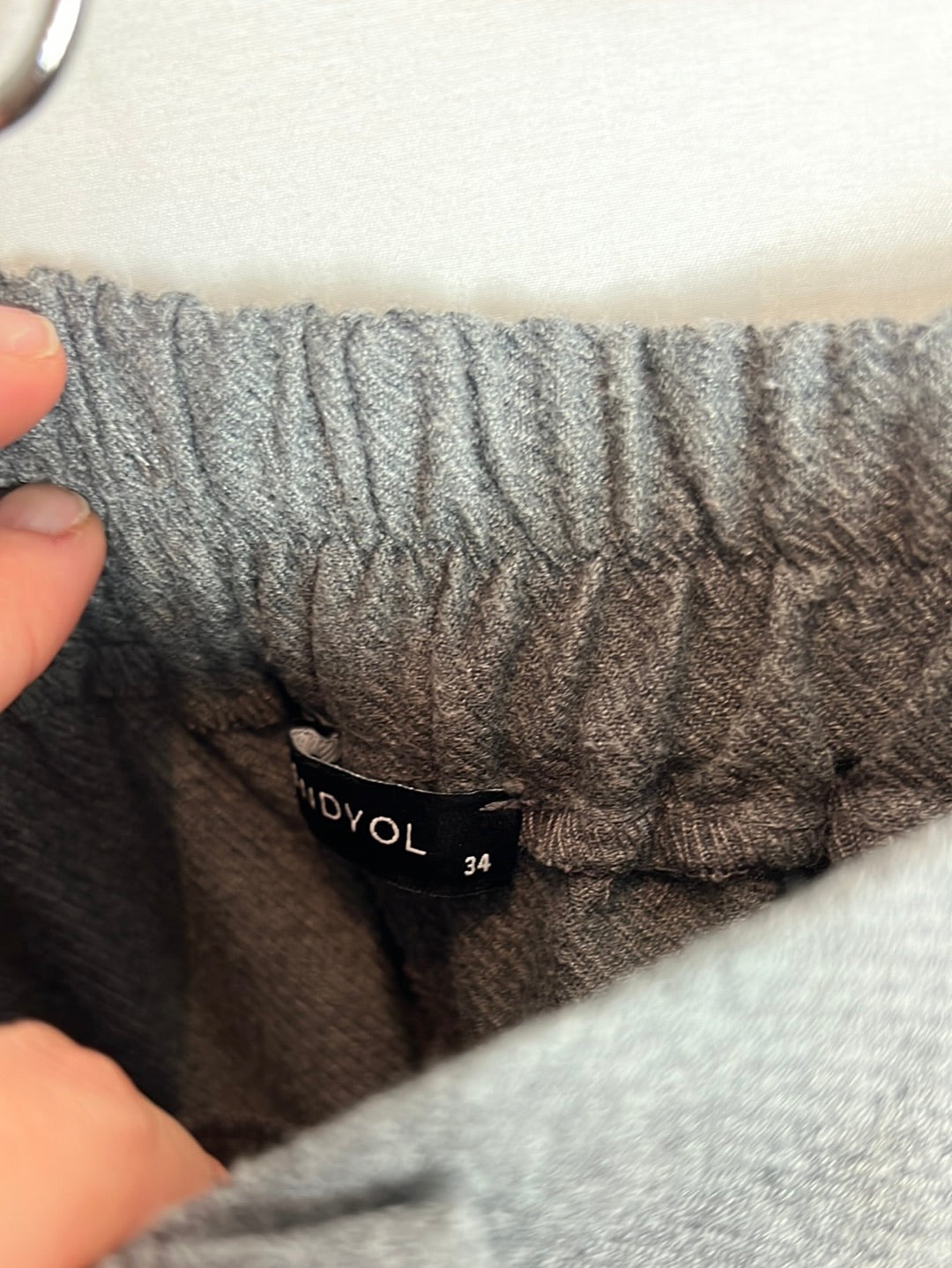 TRENDYOL. Pantalones grises pinzas. T 34