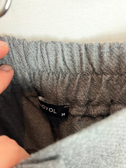 TRENDYOL. Pantalones grises pinzas. T 34