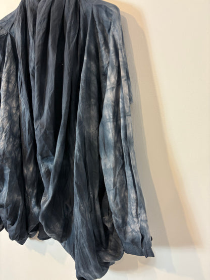 BOSS ORANGE. Kimono azul detalle mangas