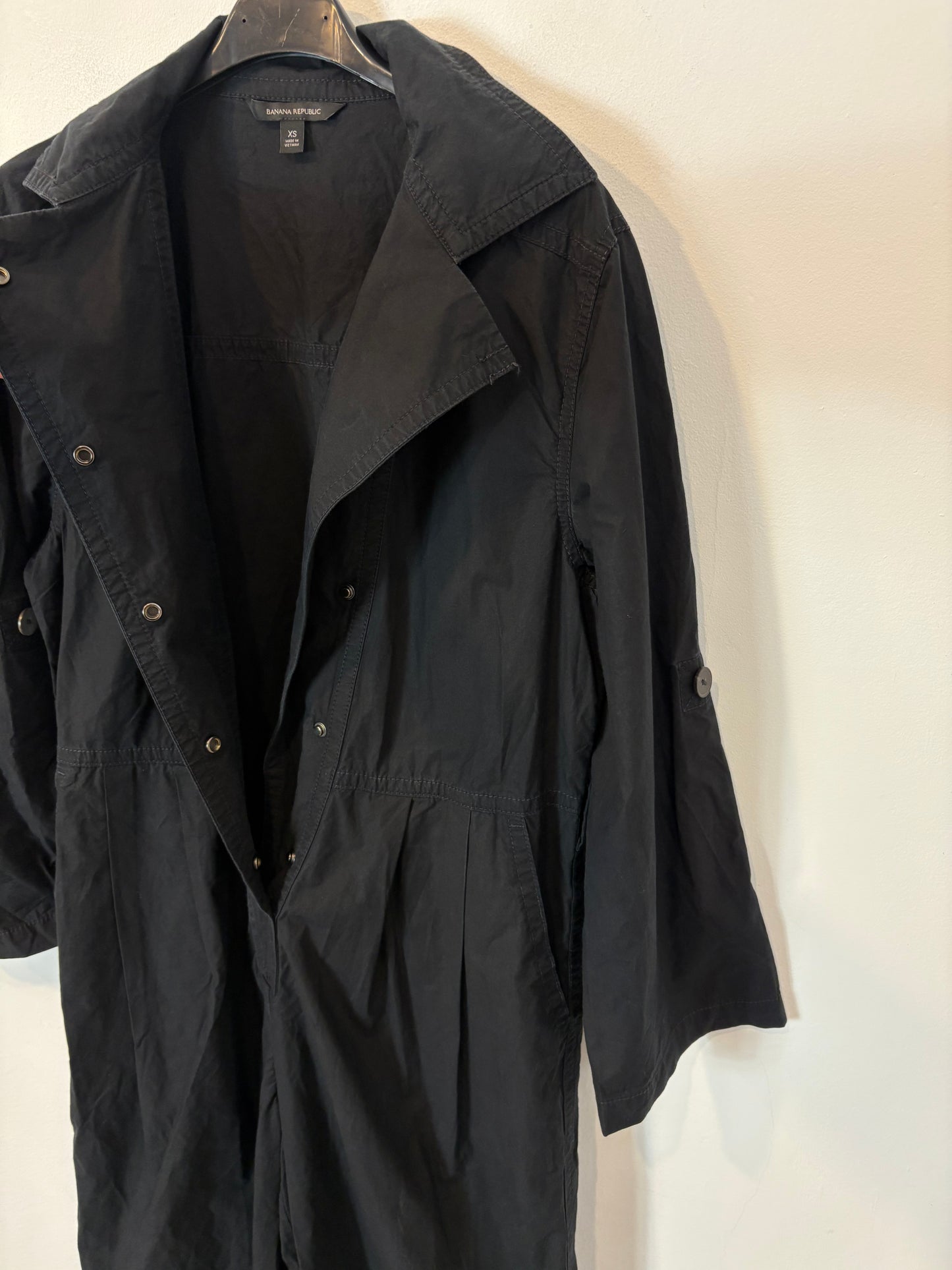 BANANA REPUBLIC . Mono largo abotonado