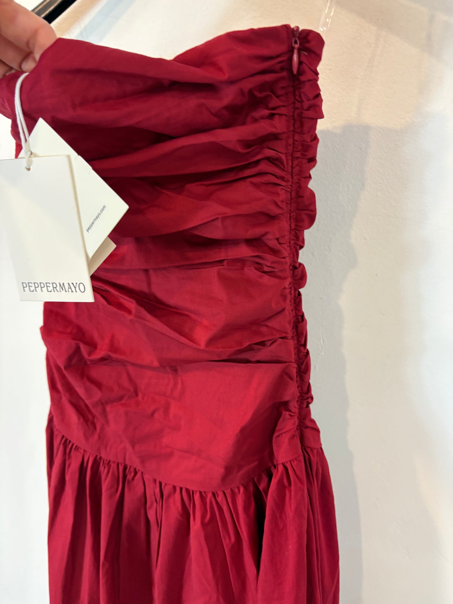 PEPPERMAYO. Vestido largo palabra de honor color vino. T XS