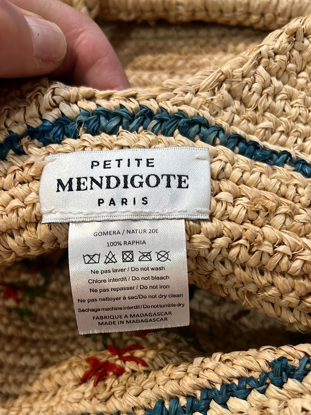 PETITE MENDIGOTE. Bolso rafia bordado