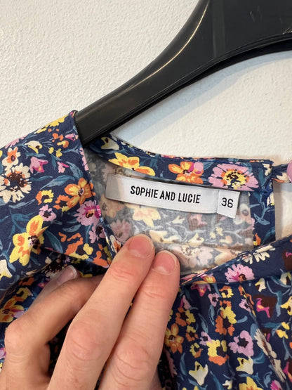 AMEÉ. Sleeveless fringed sweater S.(s)