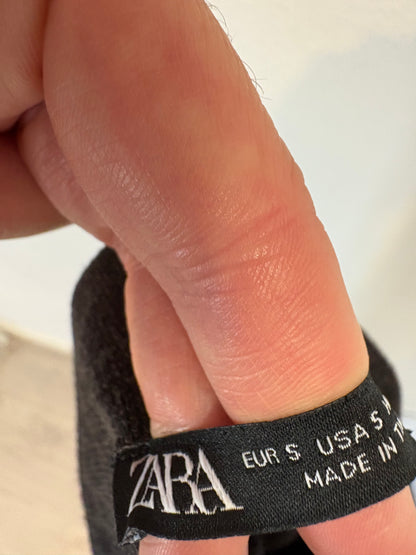 ZARA. Pantalón gris punto elástico