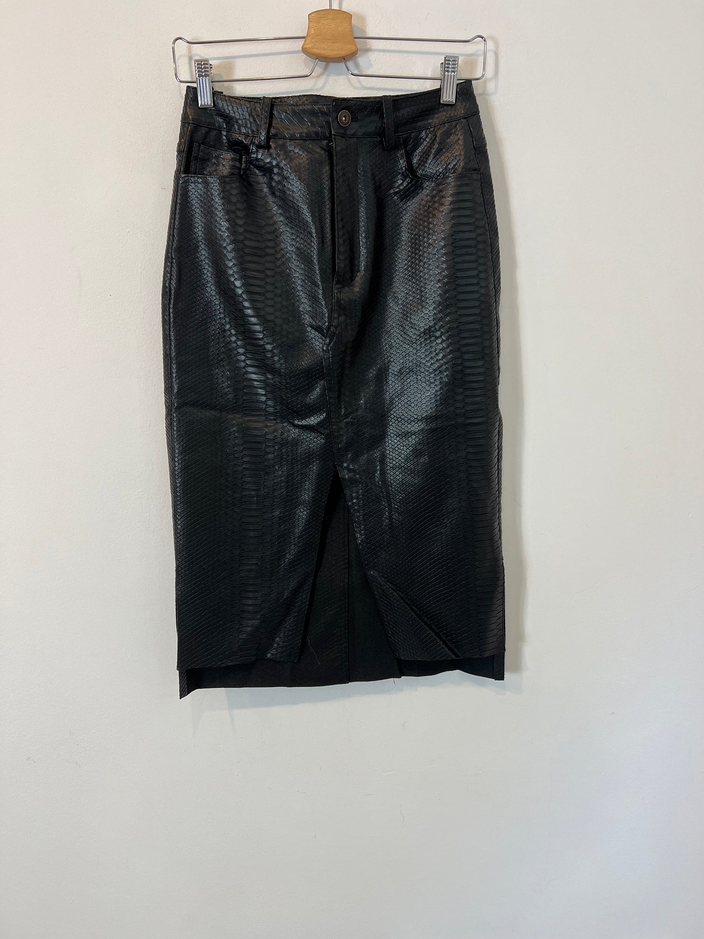 ZARA.falda negra efecto piel T.xs