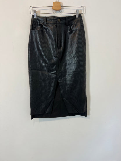 ZARA.falda negra efecto piel T.xs