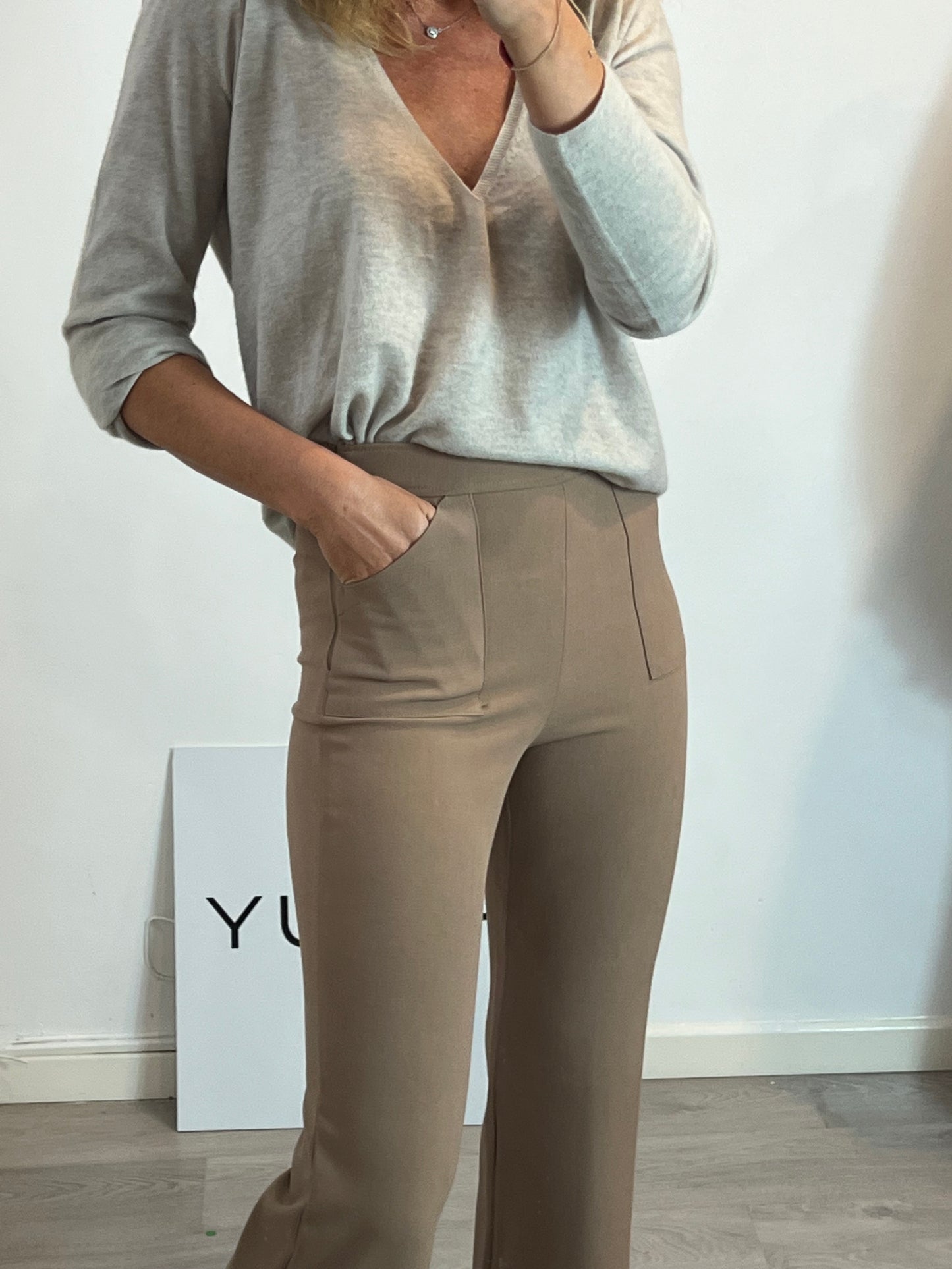 ERRE. Semi-elastic beige pants T.36