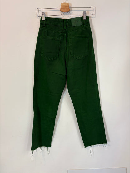 STRADIVARIUS. Denim verde cintura alta. T 34