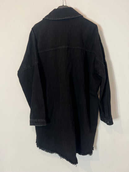 ZARA. Chaqueta denim negra. T S