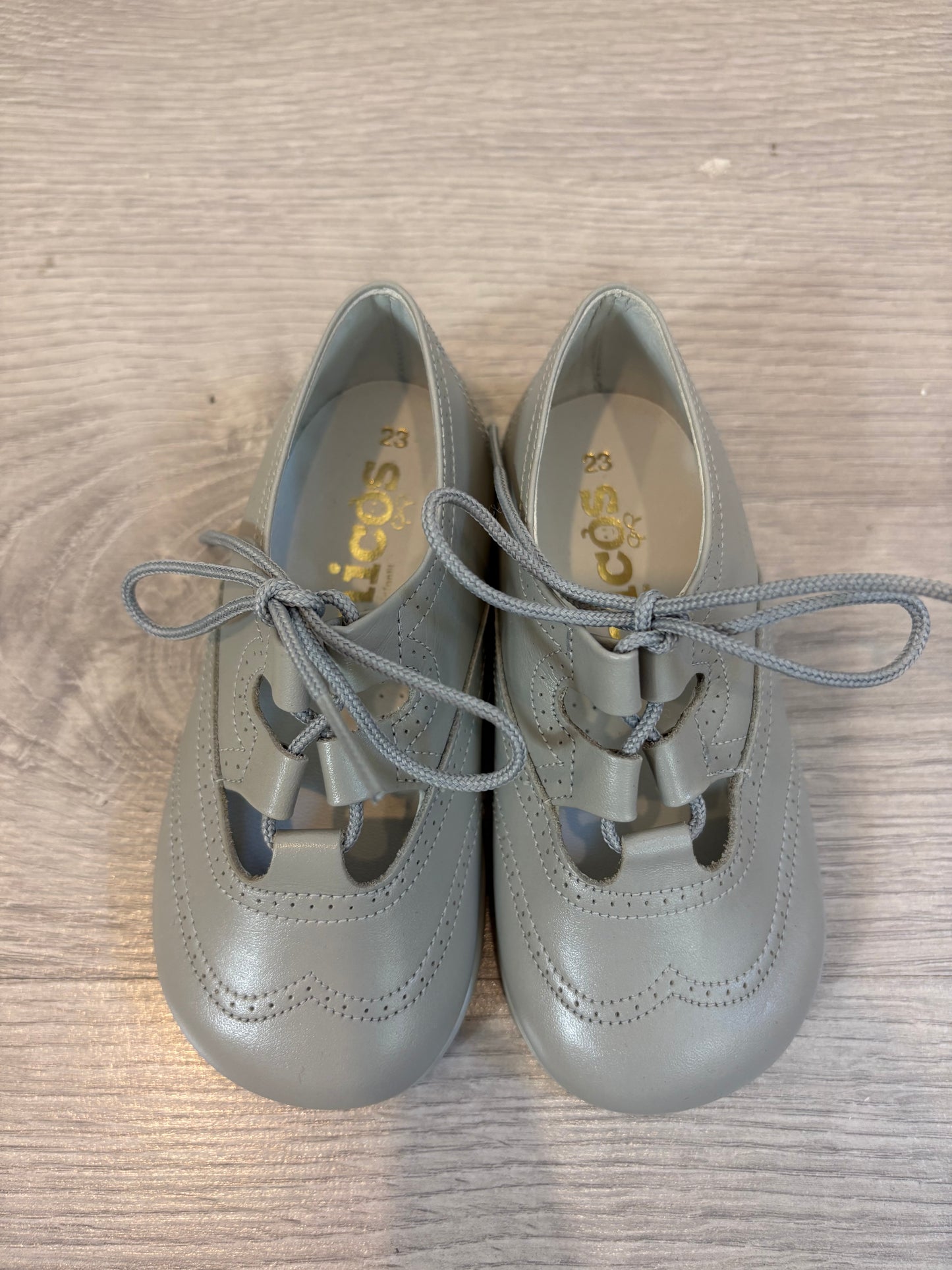 MICOS. Inglesitos piel gris claro. T 23