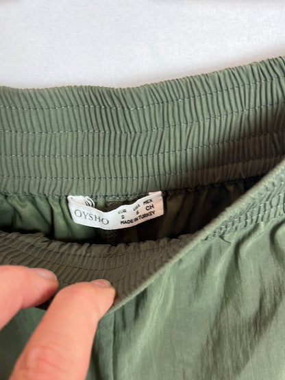 OYSHO. Textured green trousers. TS