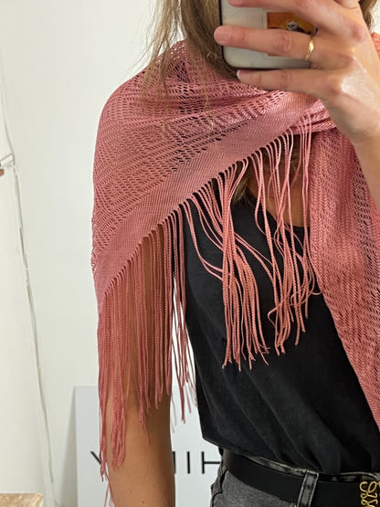 OTRAS. Pañuelo rosa flecos