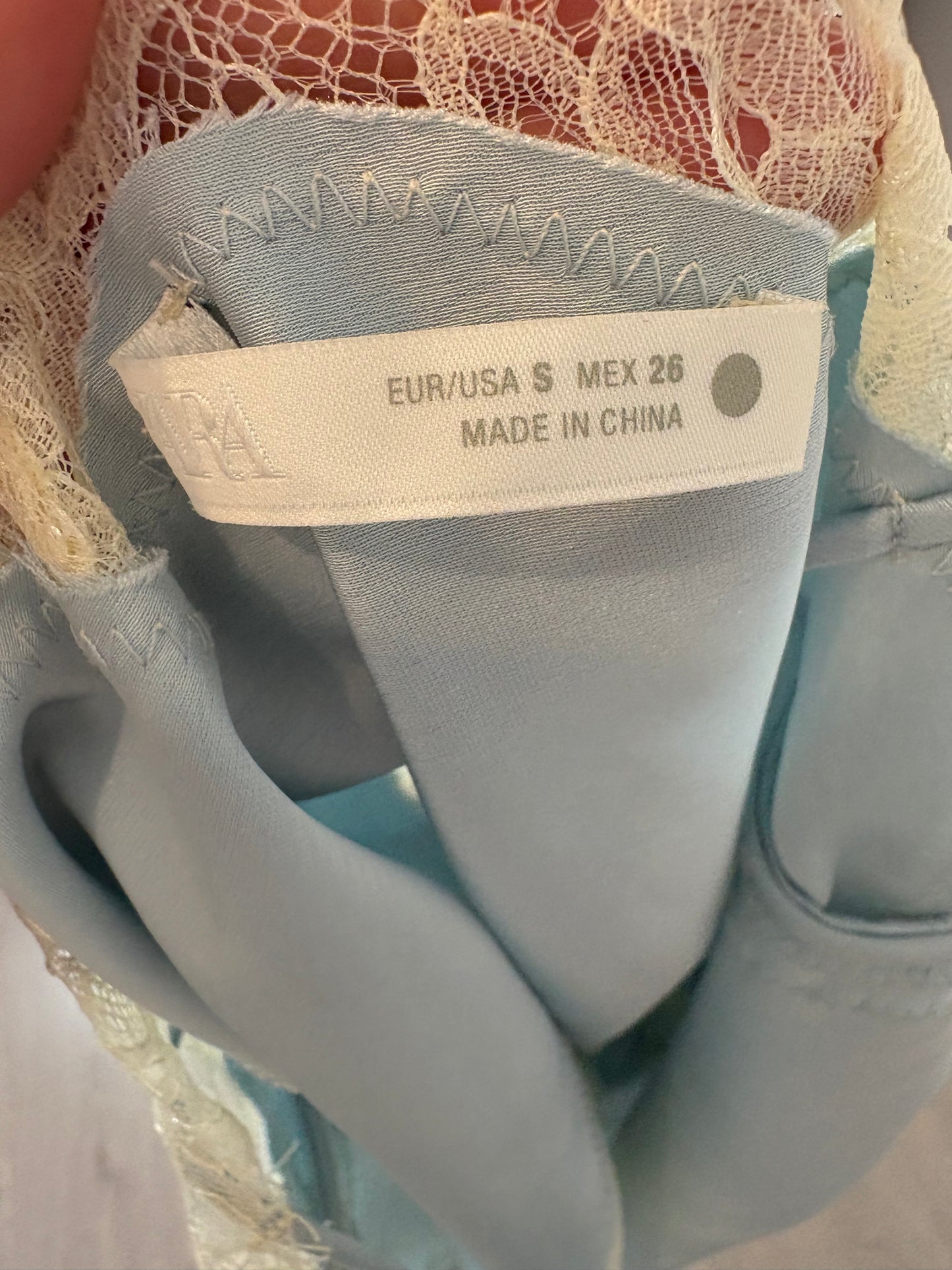 ZARA. Top azul claro lencero