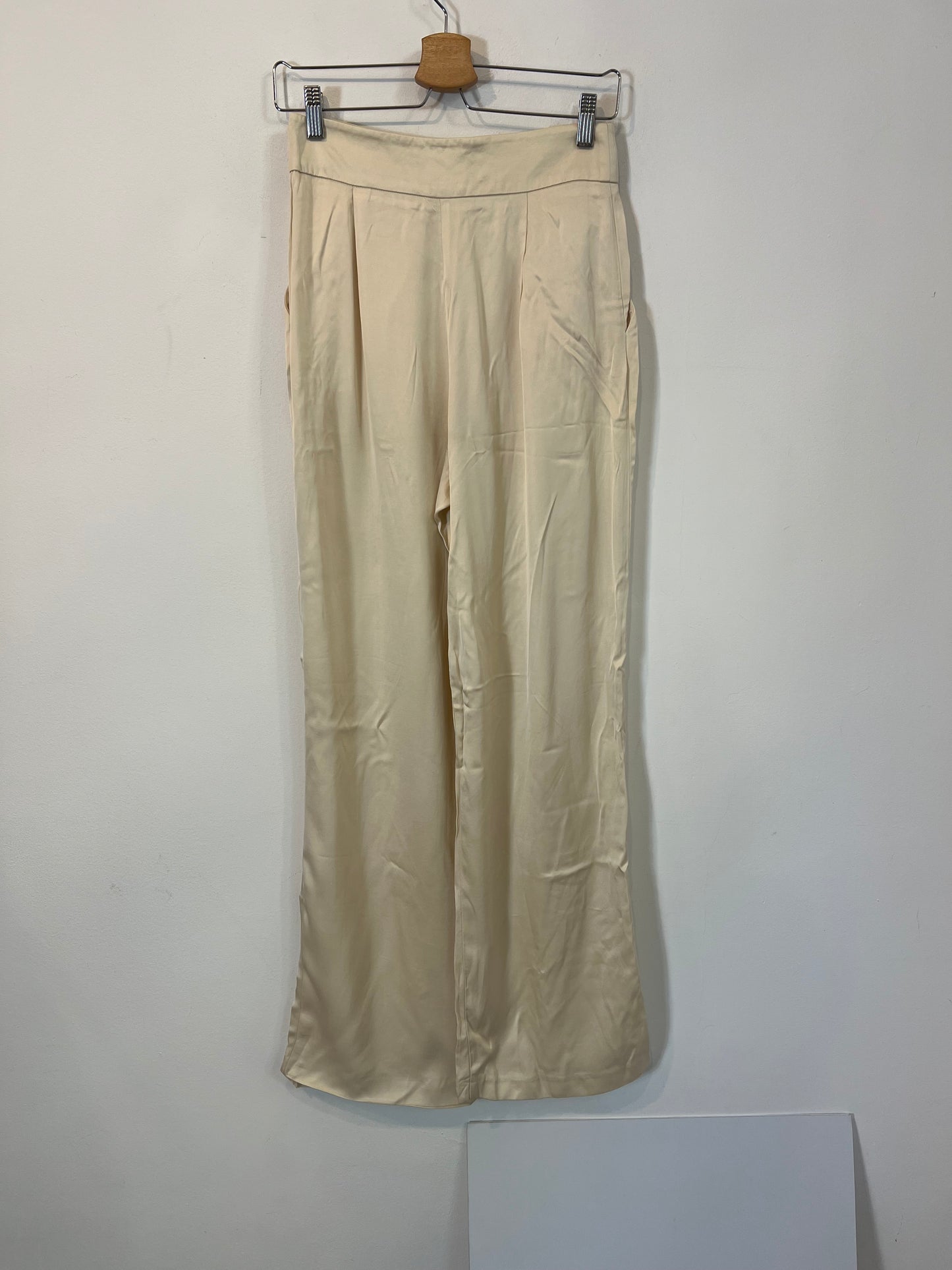 SEZANE. Pantalón beige fluido T.36